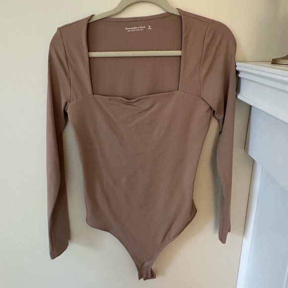 Abercrombie & Fitch Tops - Abercrombie & Fitch Mauve Long Sleeve Bodysuit